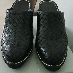 Donald j. Pilner black leather mules - retail $215